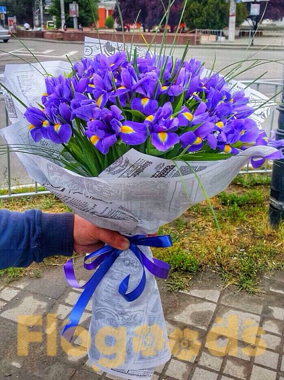 Букет «101 ирис» за 31 657 руб.